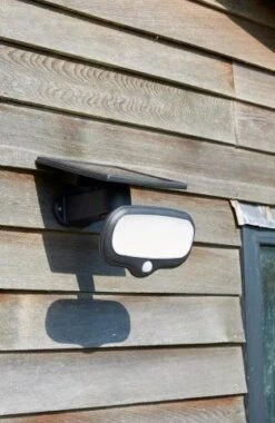 Luxform Intelligent Solar Montevideo 500 Lumen Security Light -LuxForm Winkel 8719099291078 D